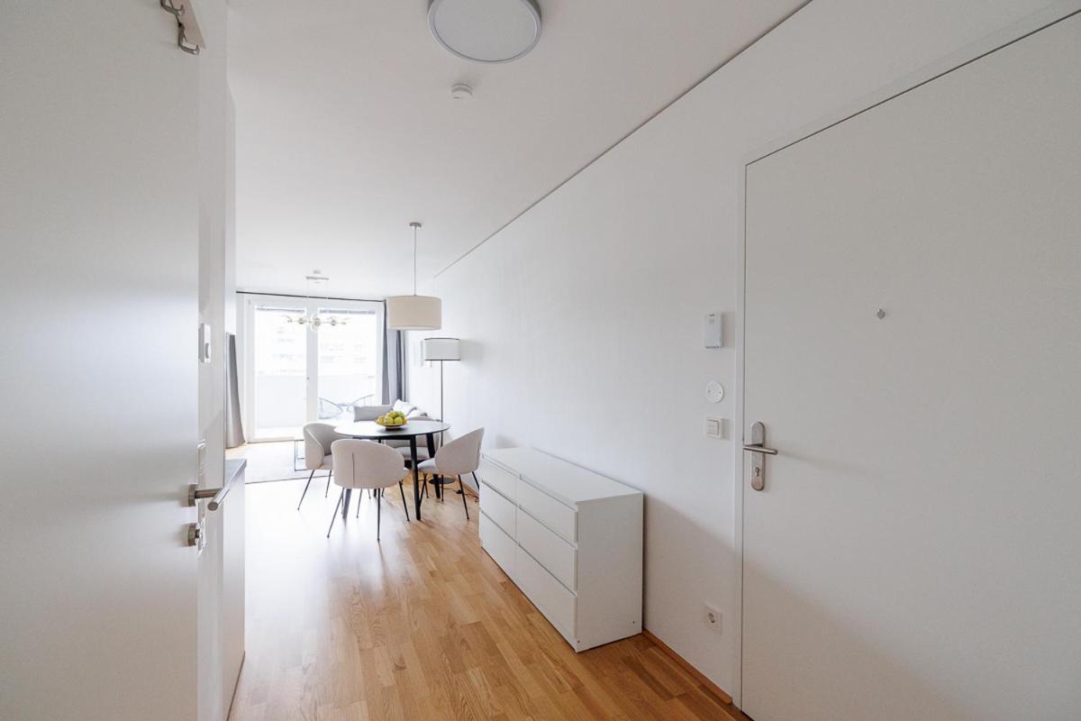 Lovely Apartment In Marina Tower - 10Min To City Center Vienna Exterior photo
